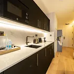 Metropolitan By Staynn *