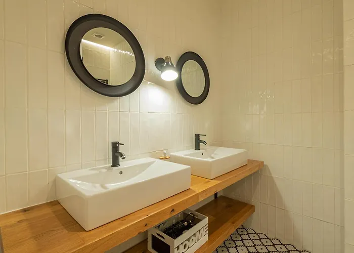 Metropolitan By Staynn *