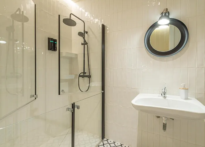 Metropolitan By Staynn *