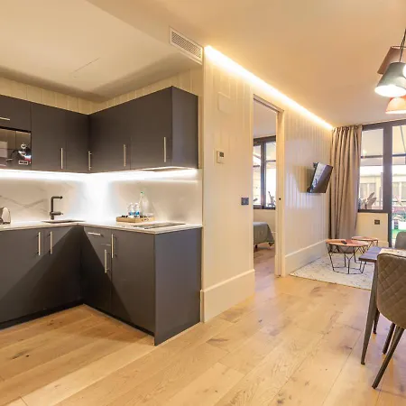 Metropolitan By Staynn