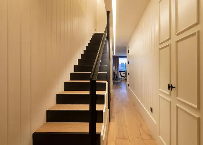 Metropolitan By Staynn *