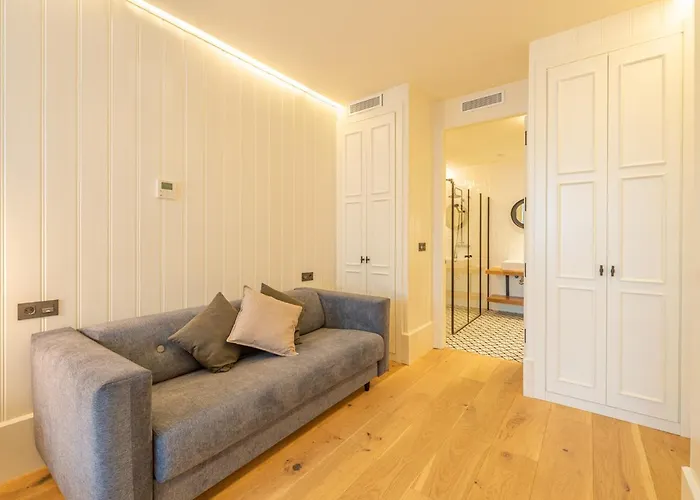 Metropolitan By Staynn *