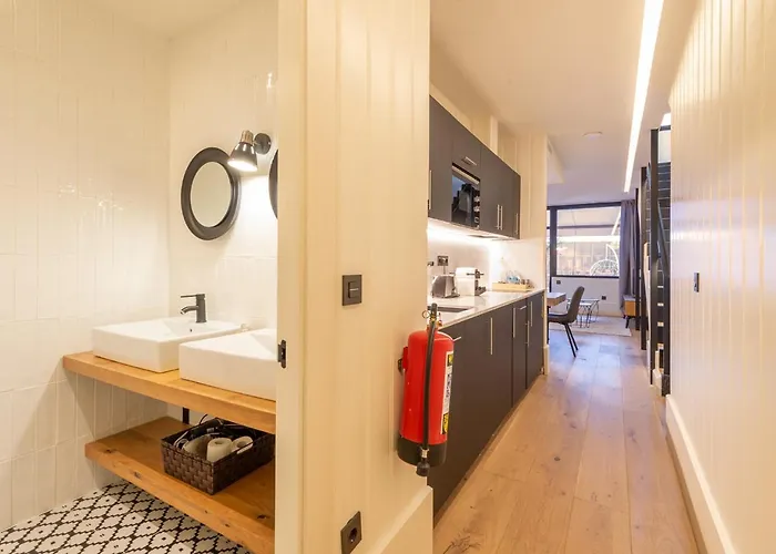 Metropolitan By Staynn *