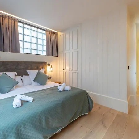 Metropolitan By Staynn