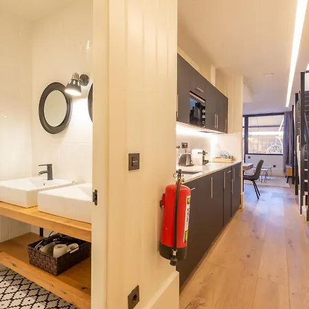 Metropolitan By Staynn *