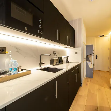 Metropolitan By Staynn *