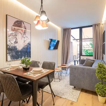 Metropolitan By Staynn Apartment